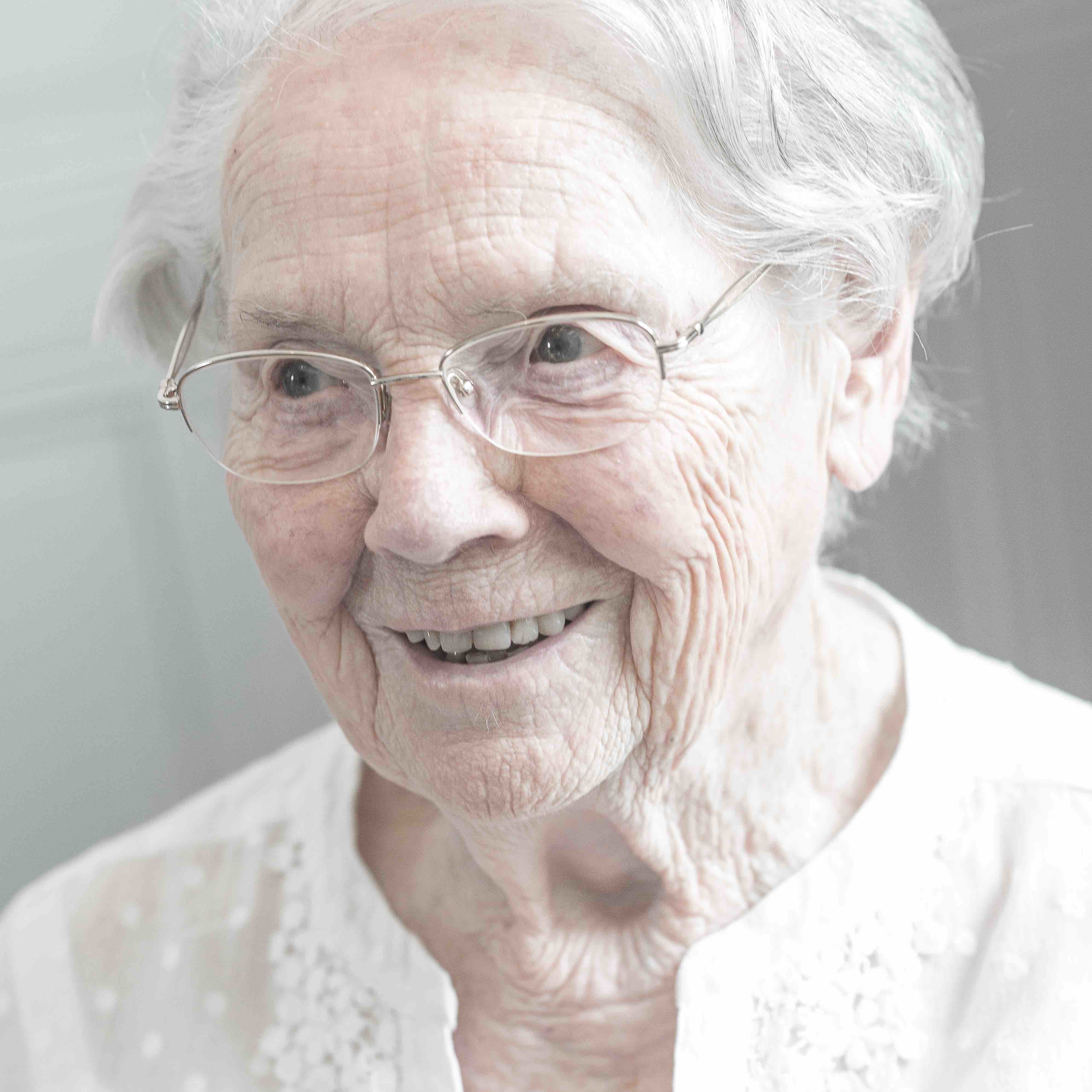 Aïna, chevet senior